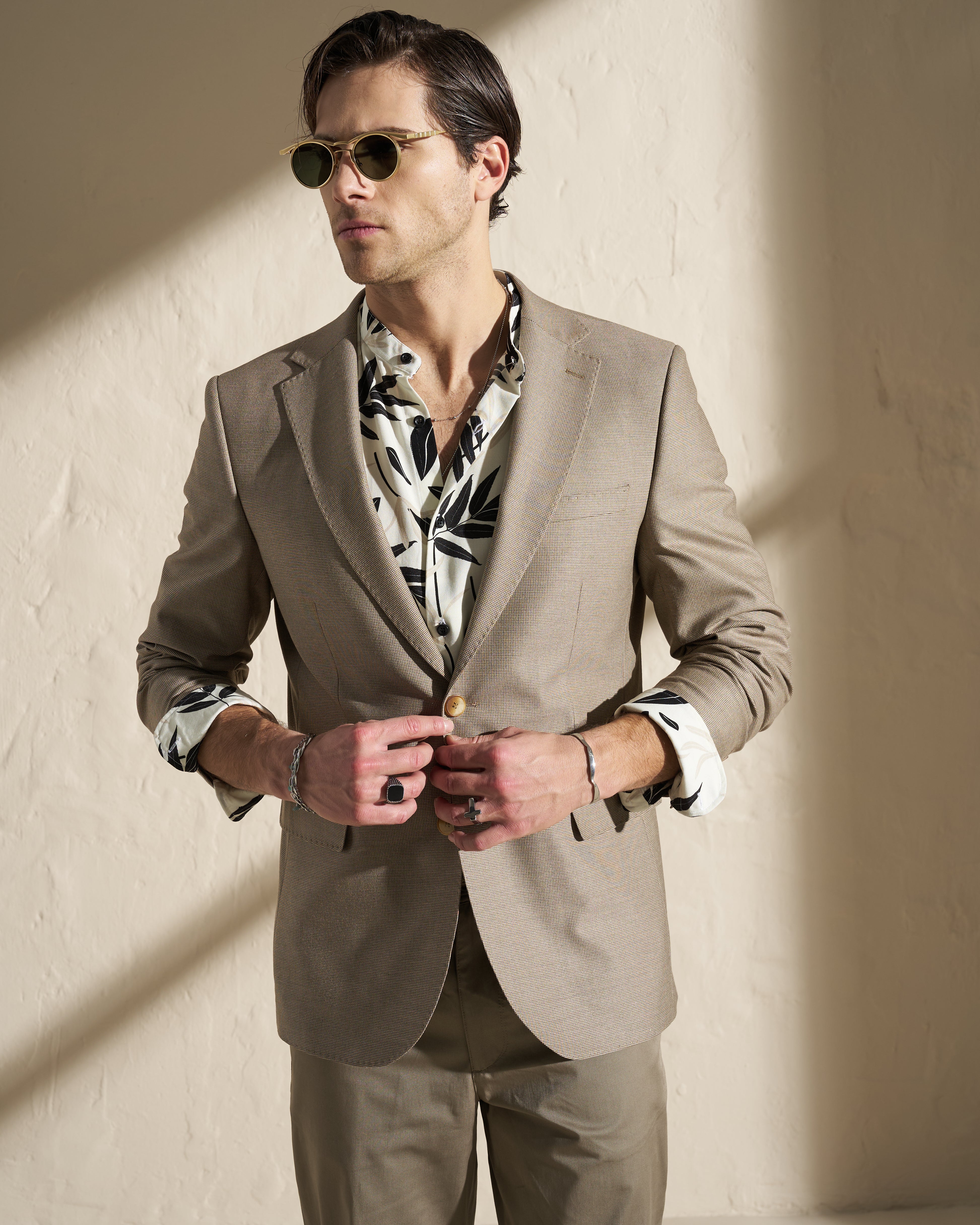 Men’s Lightweight Single-Breasted Blazer – Beige