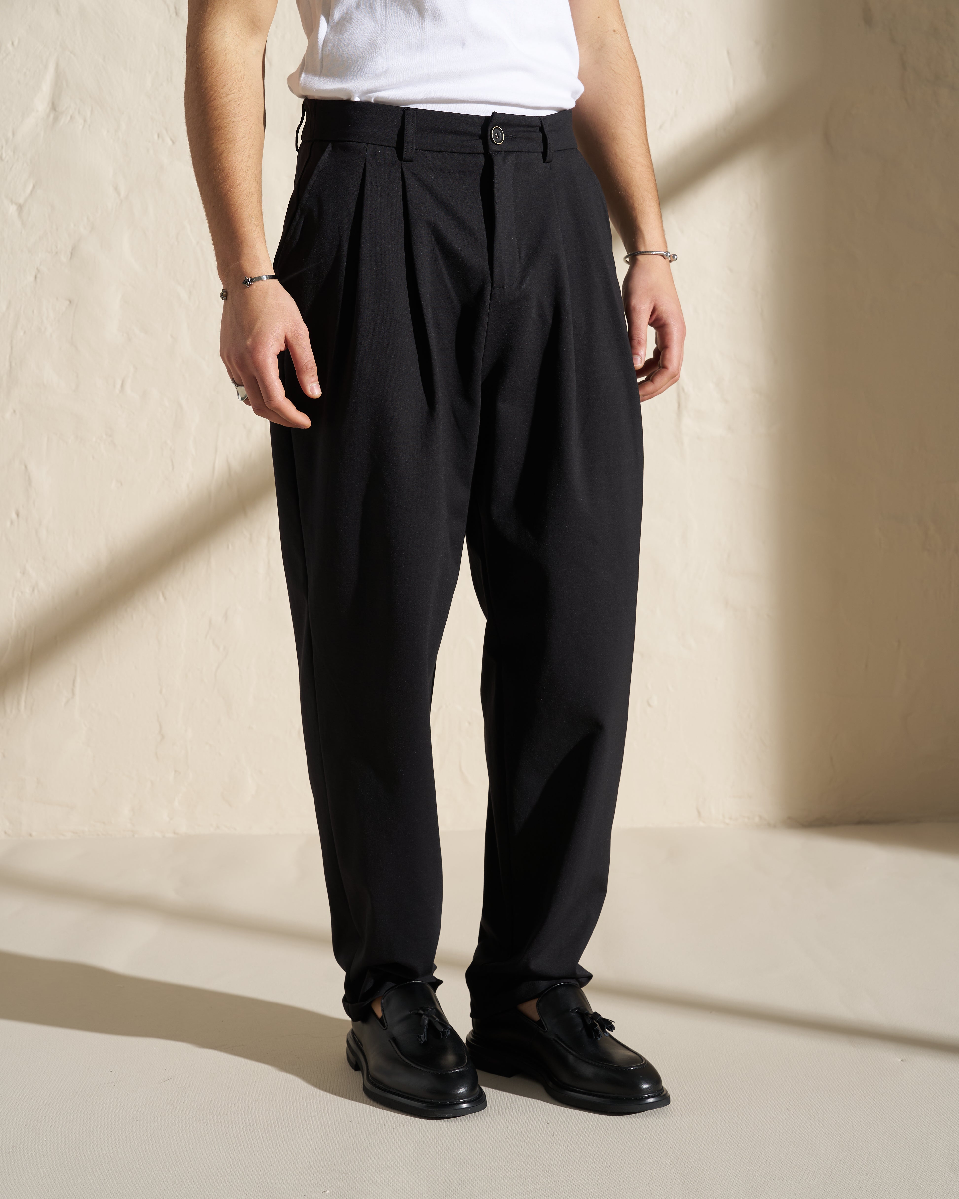 Tailored Pleated Trousers – Black