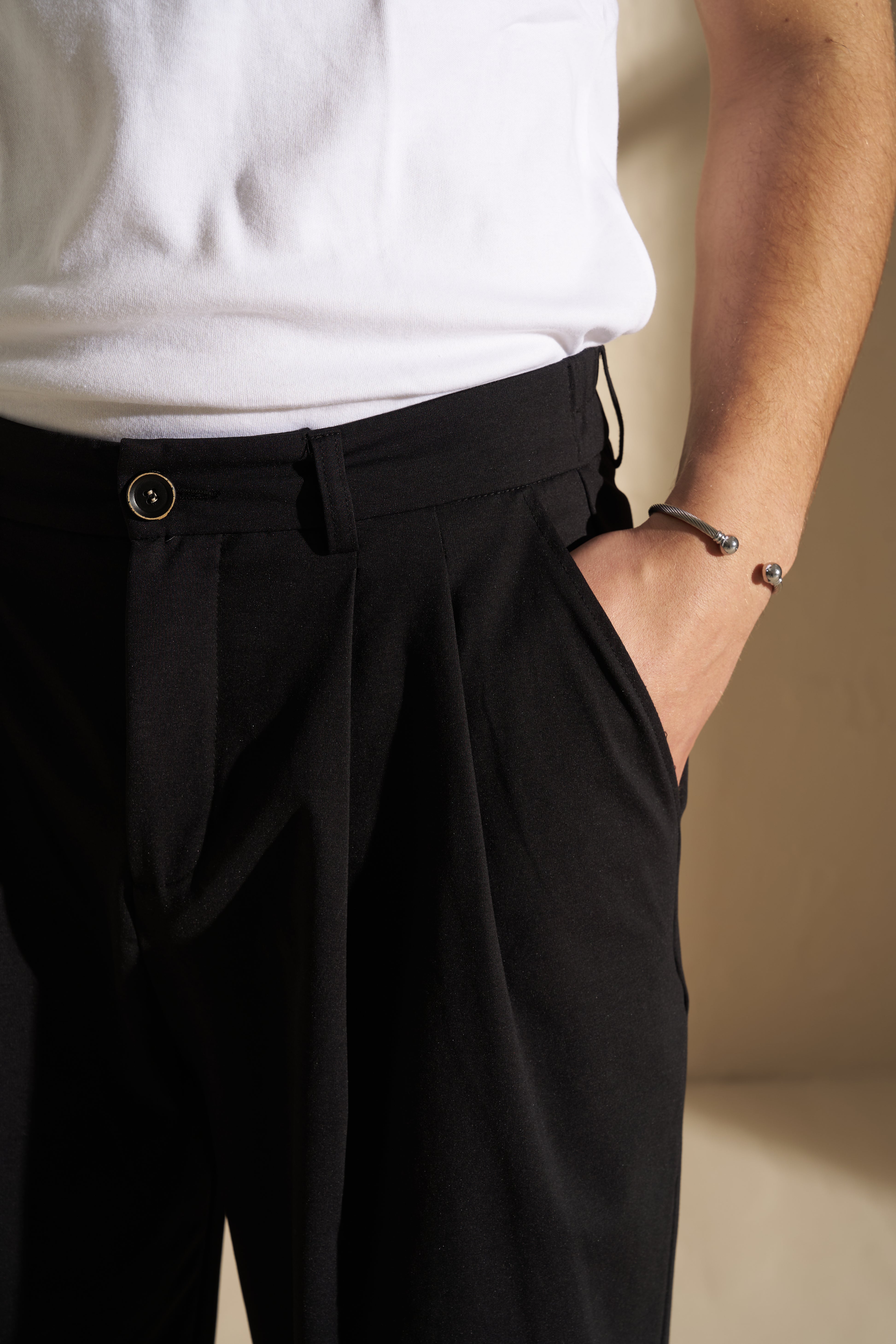 Tailored Pleated Trousers – Black