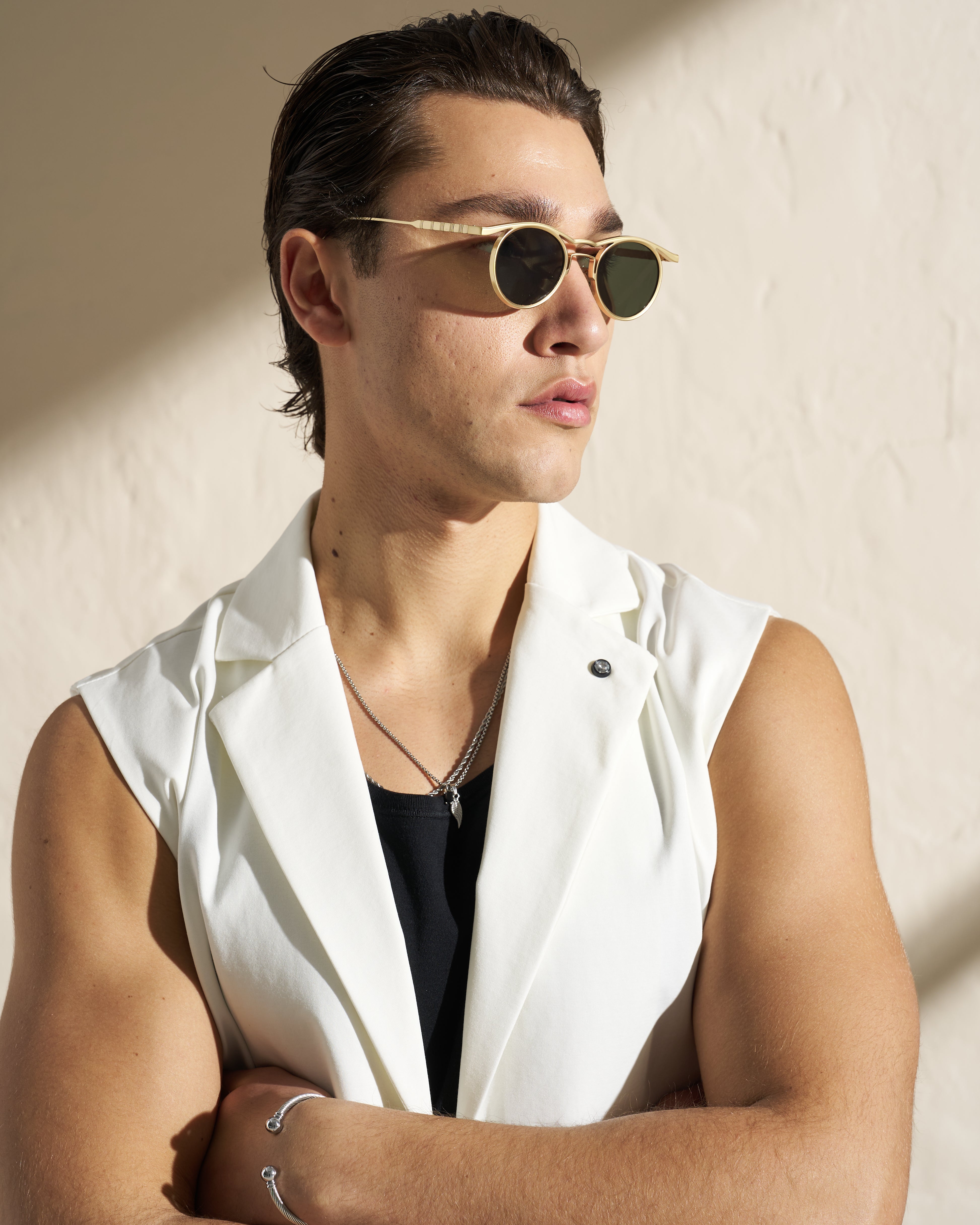 Sleeveless Tailored Jacket – White