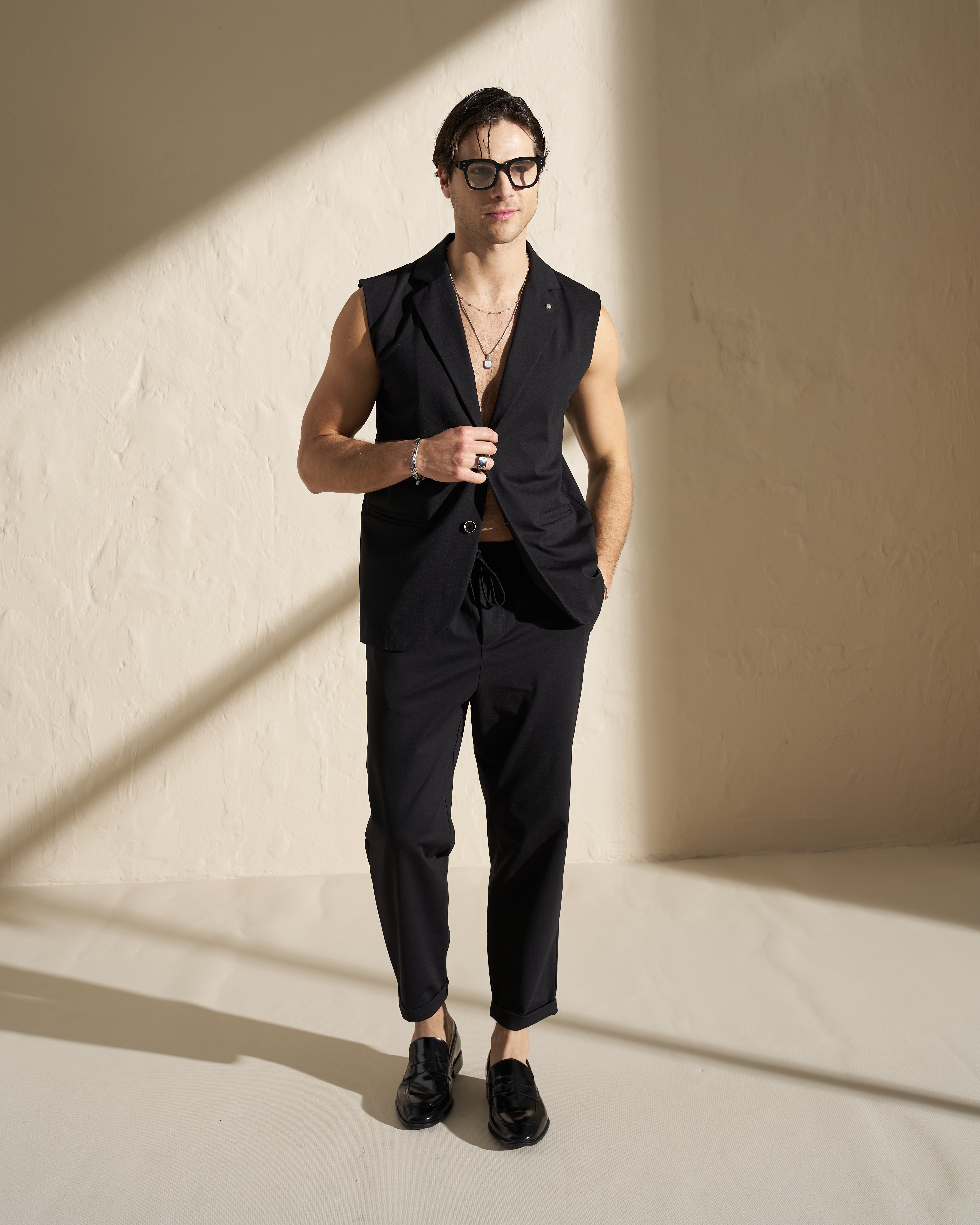 Sleeveless Tailored Jacket – Black